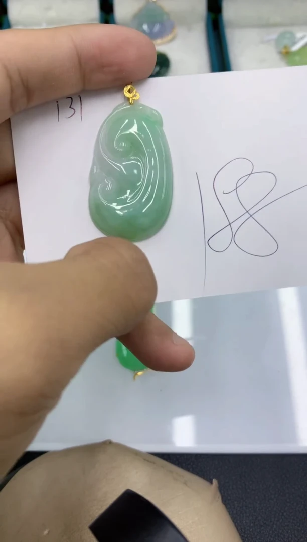 颈饰18K金镶嵌翡翠111111111