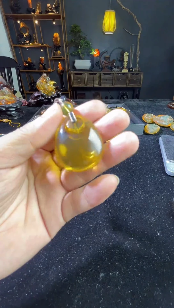 琥珀颈饰未镶嵌天然缅甸琥珀净水金兰鱼眼扣吊坠