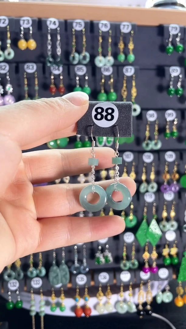 【闪购商品】翡翠耳饰银S925镶嵌88...