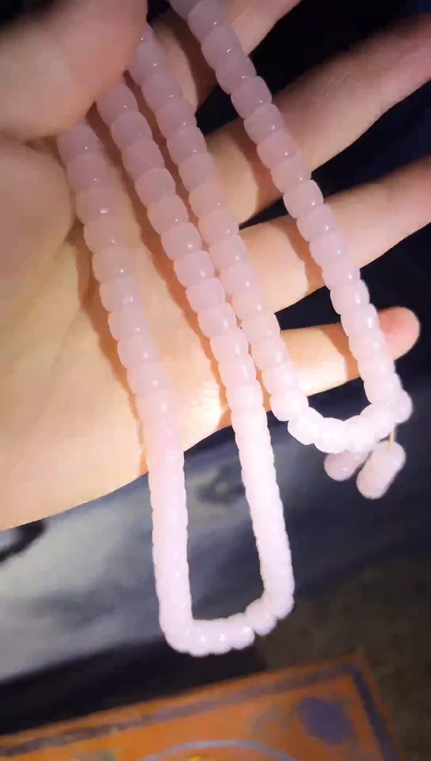 和田玉未镶嵌颈饰和田玉粉 吊坠项链 一件