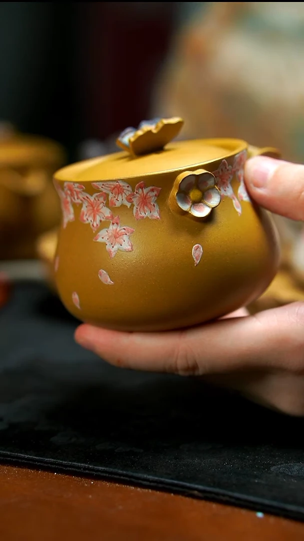 茶壶紫砂黄金段蝶恋花手抓