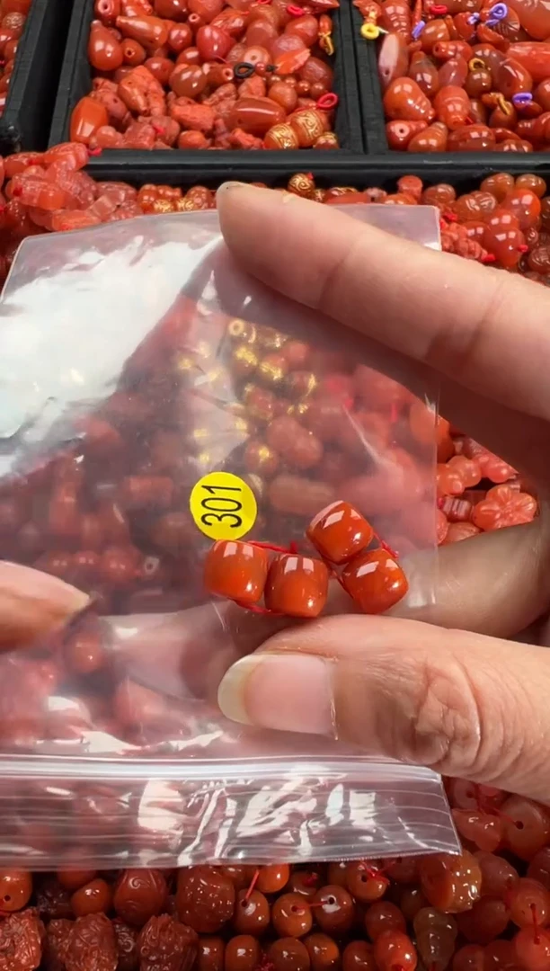 【闪购商品】南红玛瑙颈饰未镶嵌1