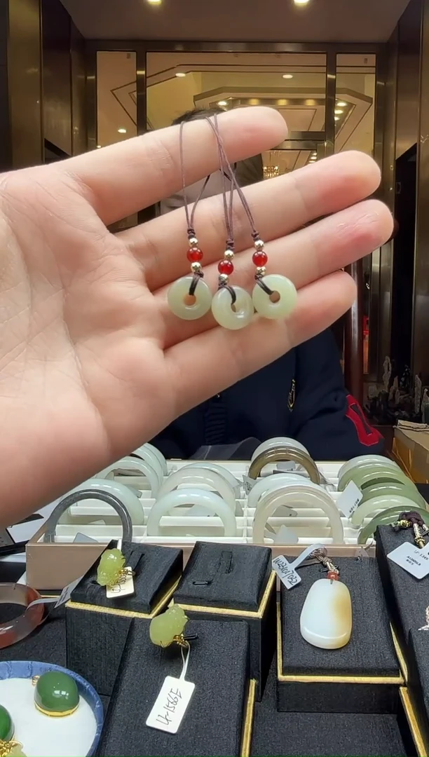 【闪购商品】和田玉手机挂未镶嵌SH0052 多样性发其一