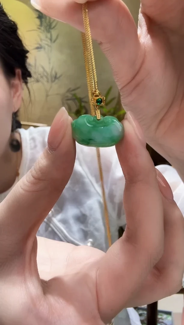 颈饰未镶嵌翡翠吊坠