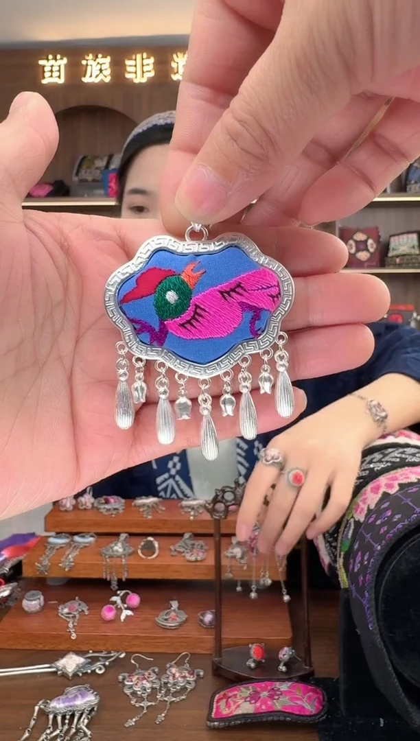 【闪购商品】织绣扶光苗绣传承61