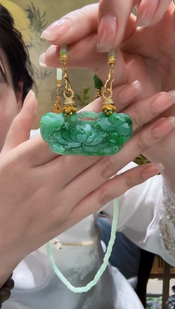 颈饰未镶嵌翡翠吊坠