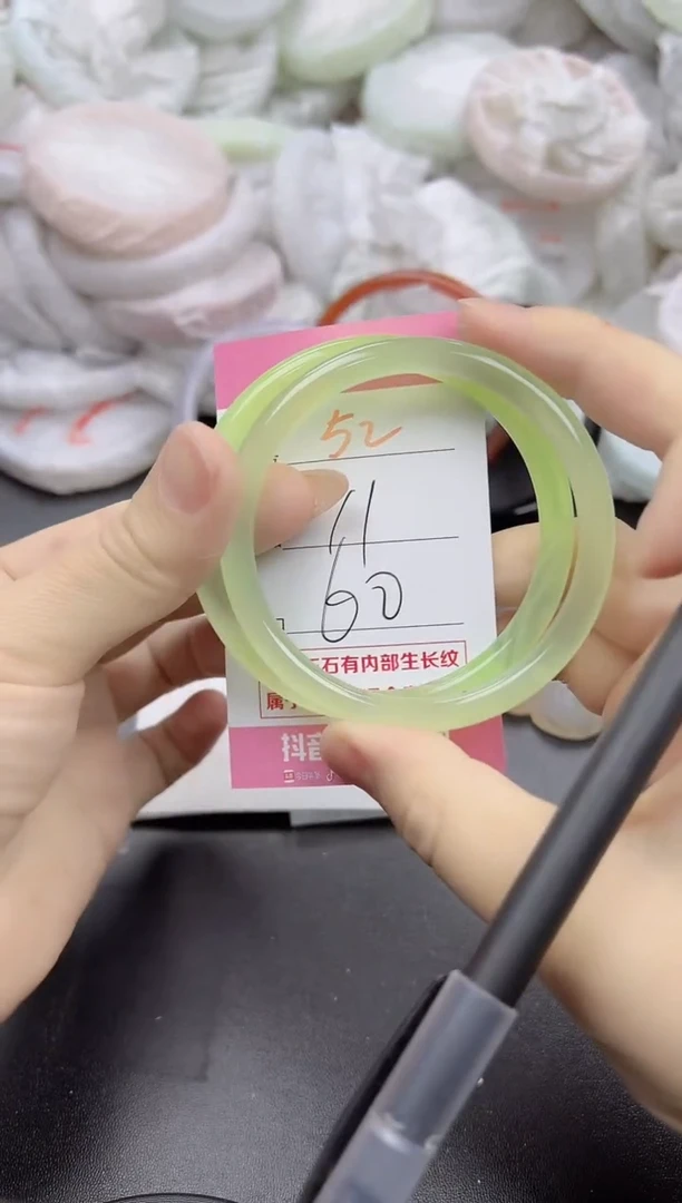 玛瑙/玉髓手镯未镶嵌52