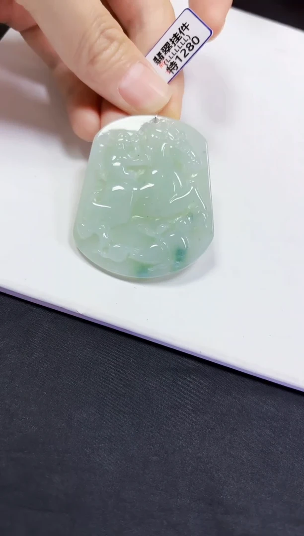 翡翠未镶嵌颈饰马