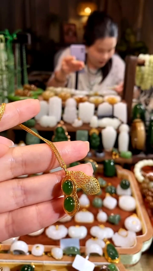 和田玉银S925镶嵌吊坠(赠链).