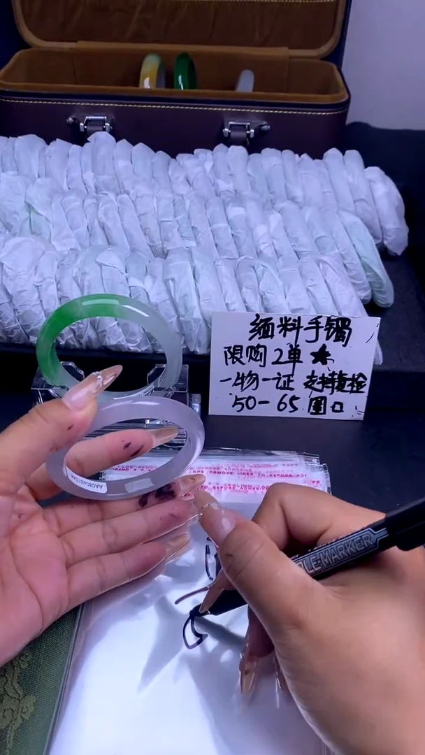 时尚女款缅料手镯173
