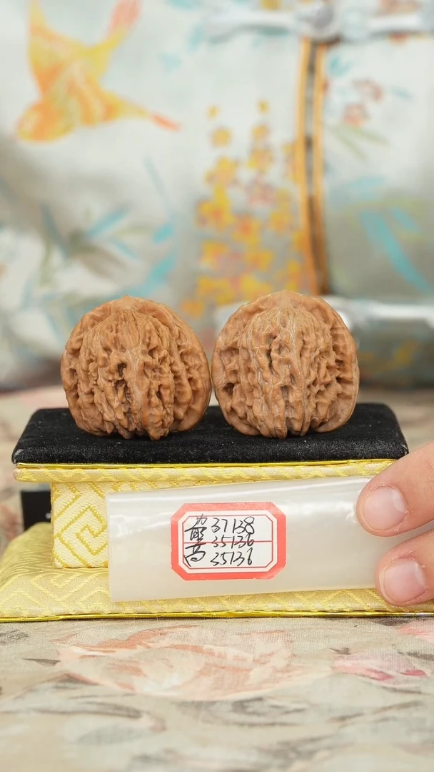【闪购商品】文玩核桃把件一代楼