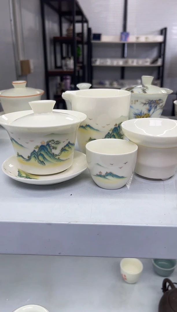 中号马蹄绿山水悬停盖碗+8杯+公杯+茶漏
