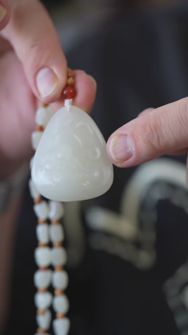 颈饰未镶嵌和田玉佛公