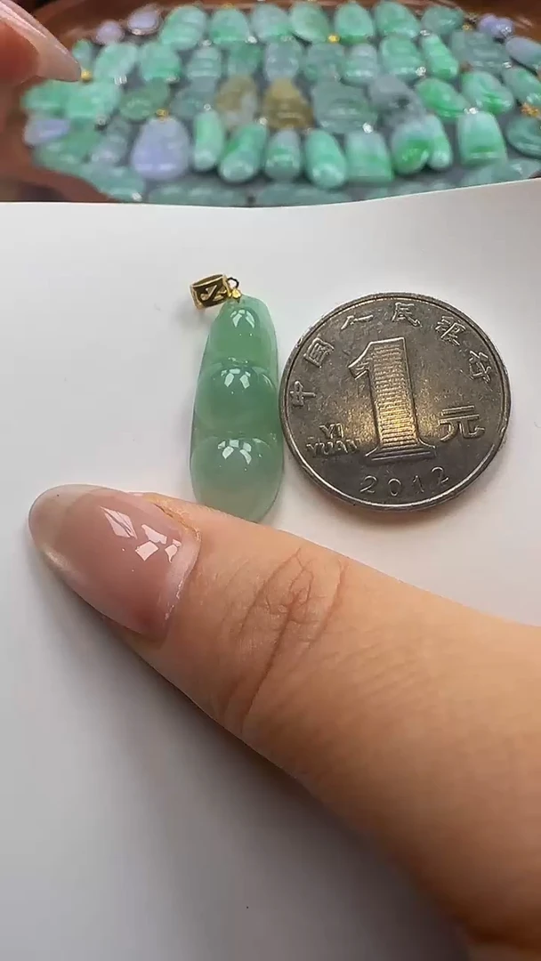 翡翠18K金镶嵌吊坠(不含链)豆子