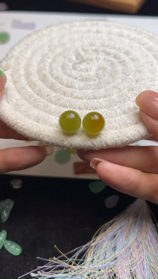 未镶嵌定制翡翠11,mm黄加绿圆珠一对4800+480