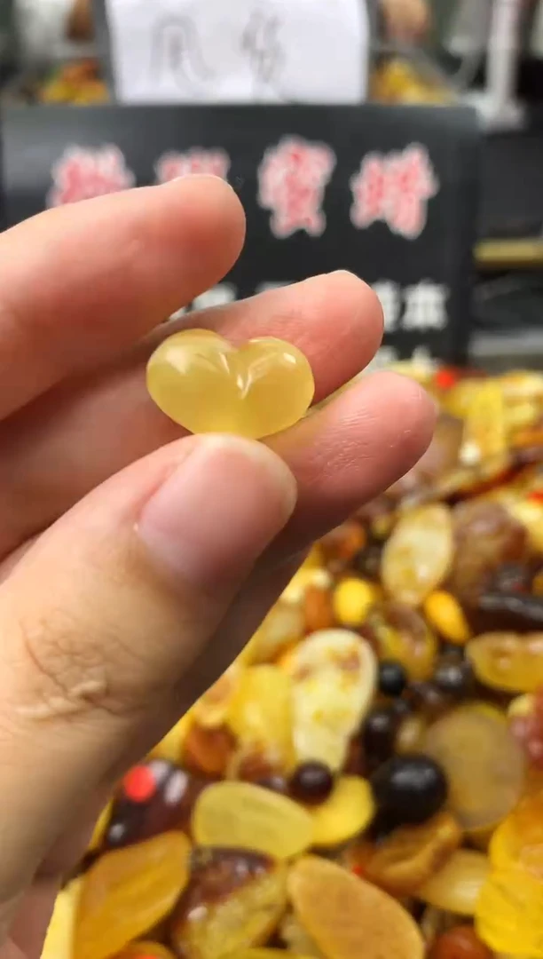 琥珀未镶嵌珠宝奇石04