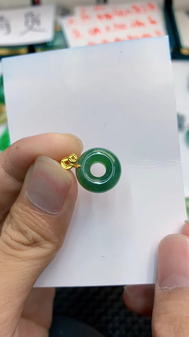 翡翠未镶嵌颈饰 8