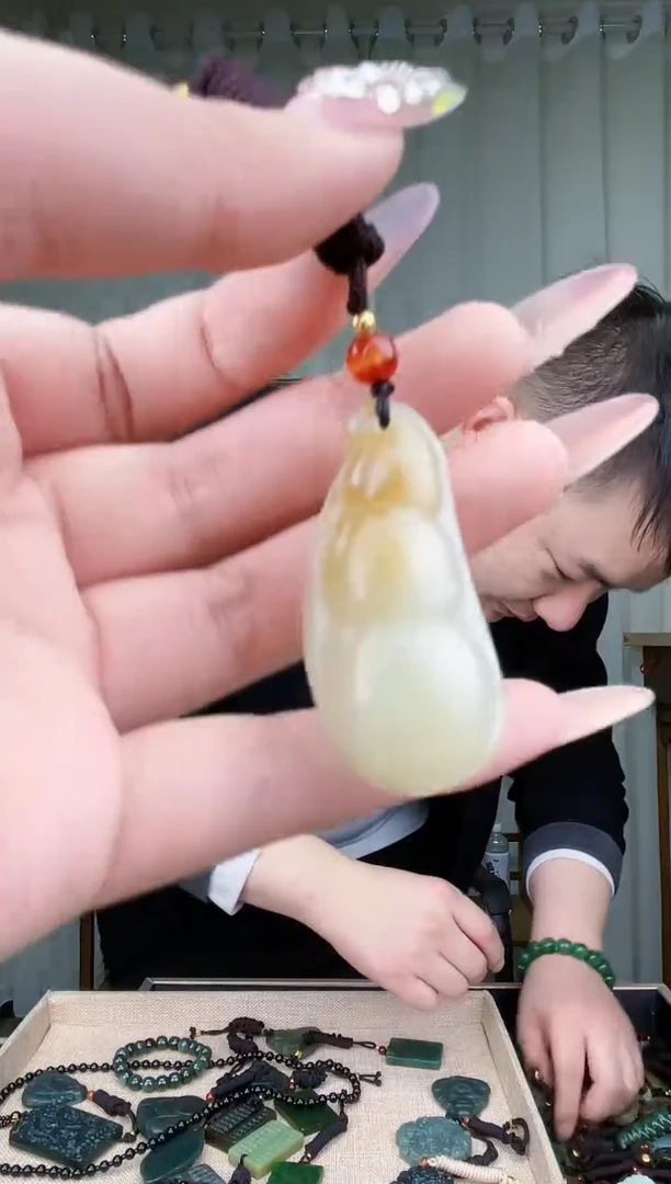 【闪购商品】和田玉挂件未镶嵌拍一发一，多样性发货！