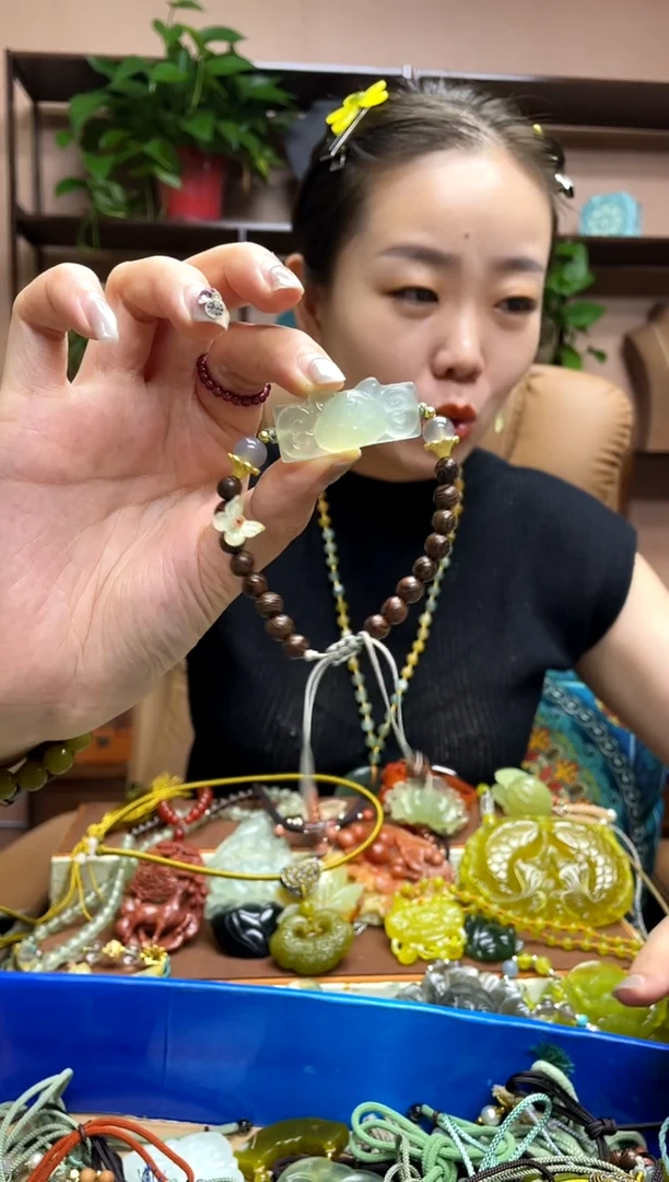 未镶嵌岫玉吊坠·
