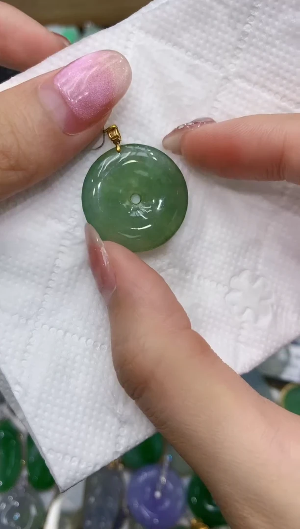 翡翠18K金镶嵌颈饰111111111111