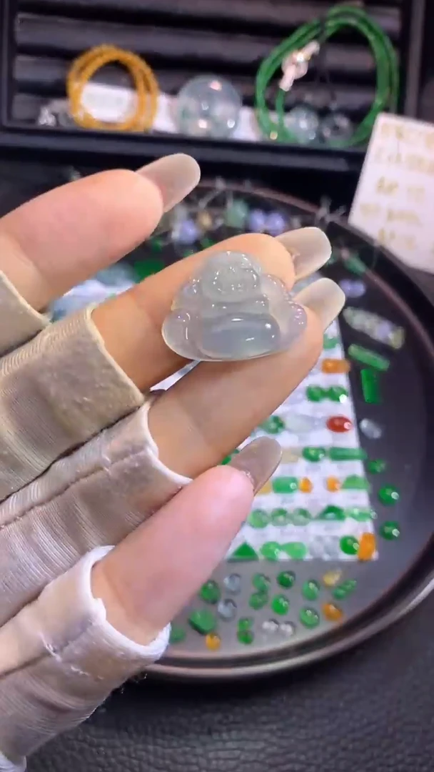 翡翠挂件未镶嵌佛