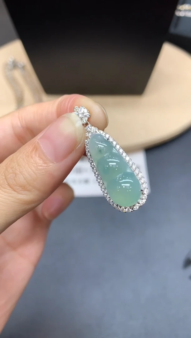 【闪购商品】翡翠吊坠(不含链)银S925镶嵌福豆【无服务费】