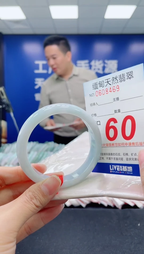 未镶嵌手镯翡翠天然翡翠手镯