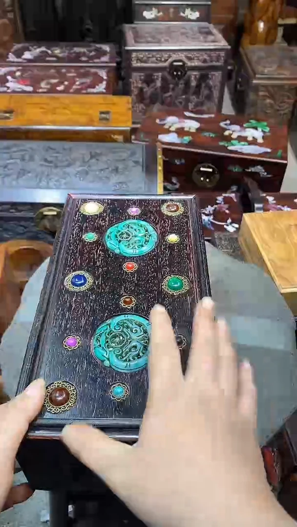 木木雕款盒子一个