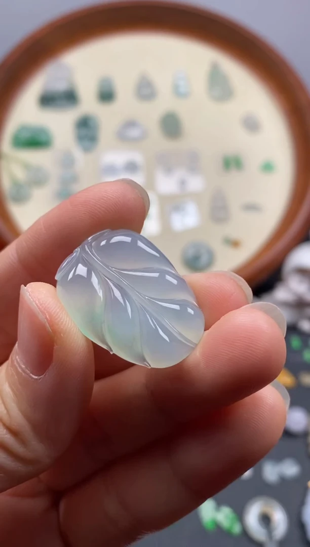 颈饰未镶嵌翡翠冰飘緑叶子/芬