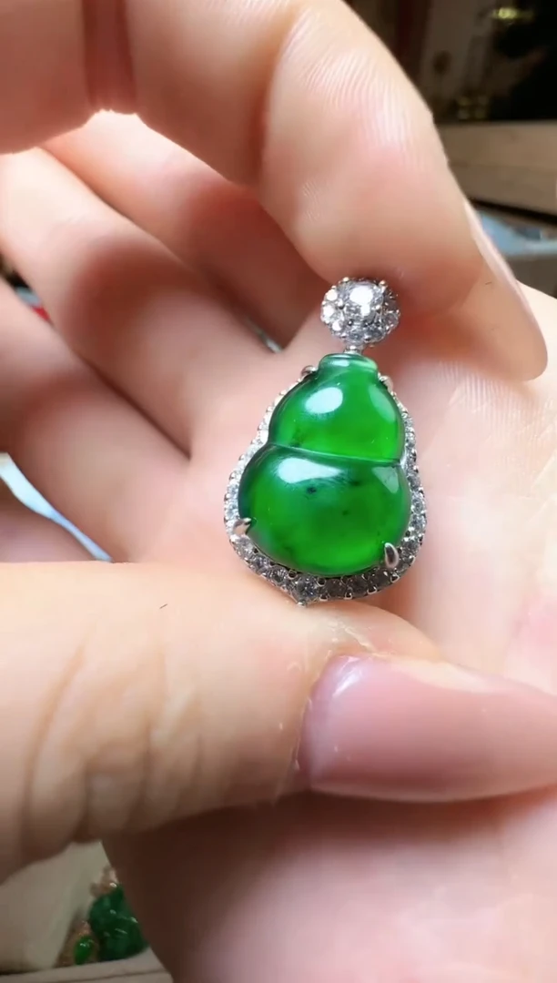 【闪购商品】翡翠吊坠(不含链)未镶嵌翡翠