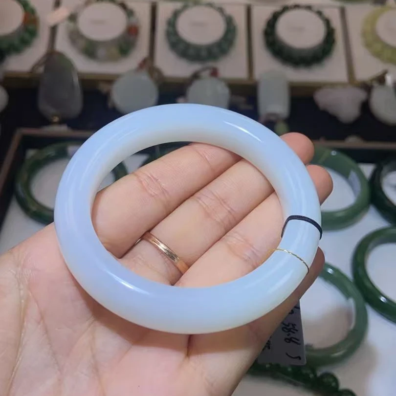 和田玉收藏级羊脂白玉手镯55