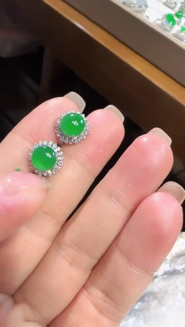 【闪购商品】翡翠耳钉18K金镶嵌蛋面