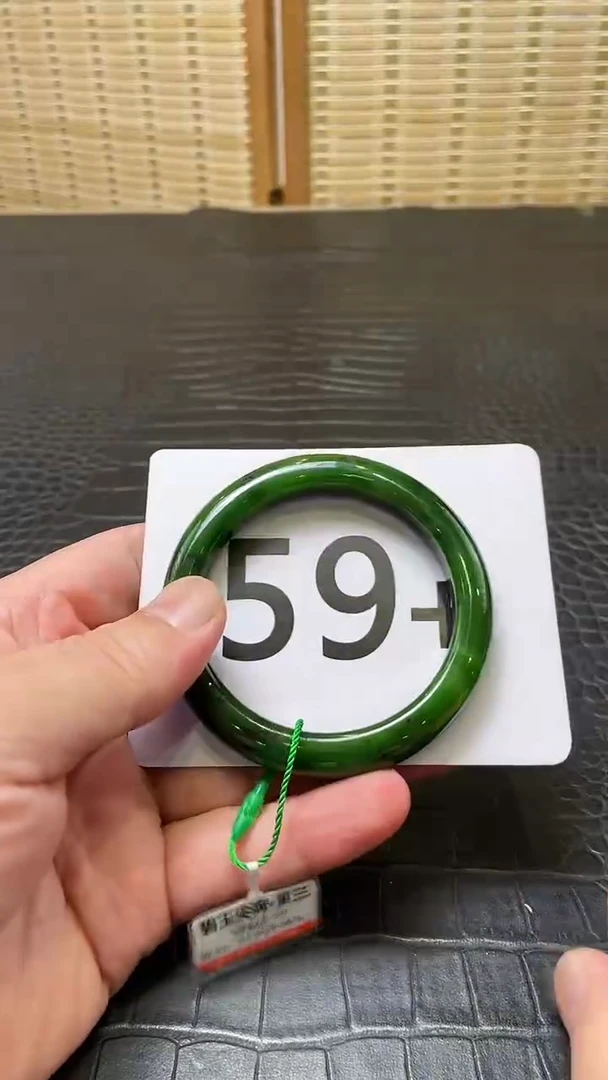 和田玉（碧玉）手镯未镶嵌一个