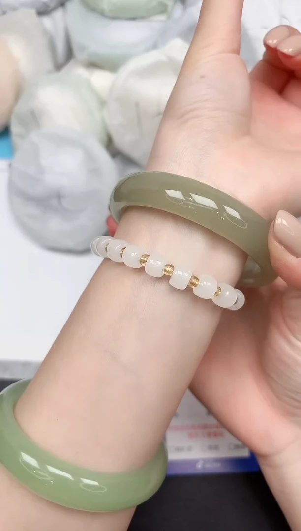 未镶嵌手镯石英质玉25/5960