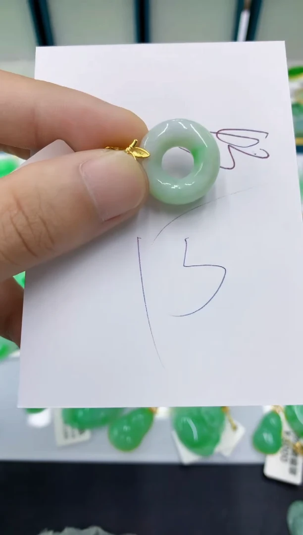 翡翠未镶嵌颈饰翡翠