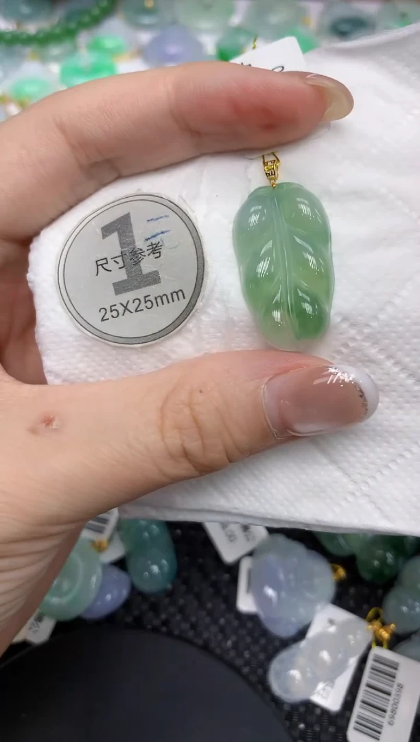 颈饰18K金镶嵌翡翠111111111
