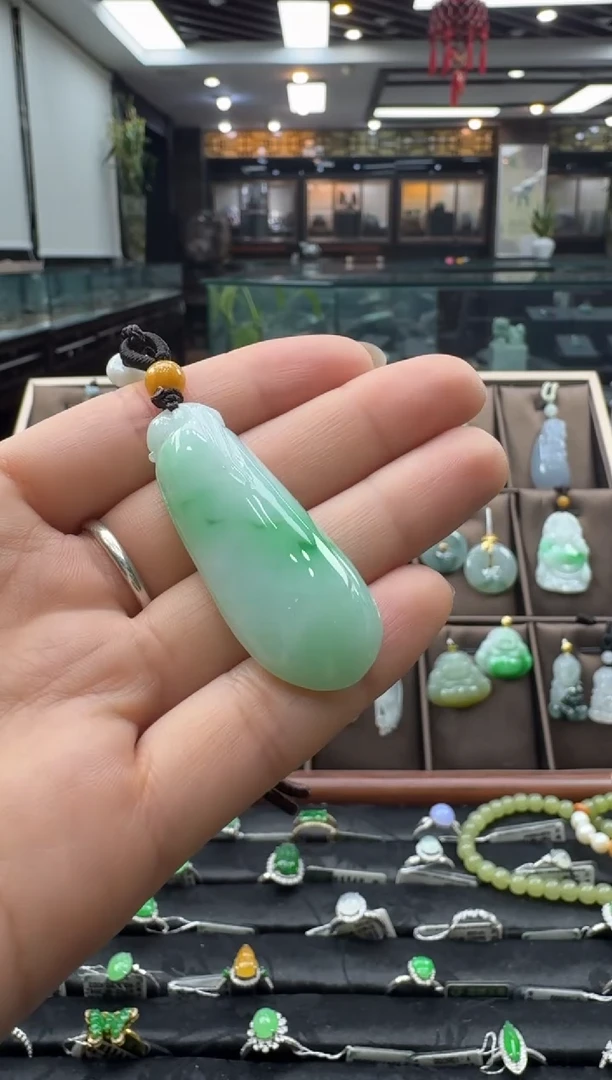颈饰未镶嵌翡翠福瓜