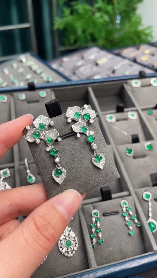 【闪购商品】祖母绿耳饰18K金镶嵌/2.56ct