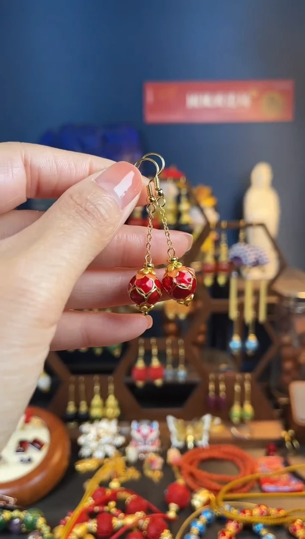 【闪购商品】玫红色莲花珐琅耳钩