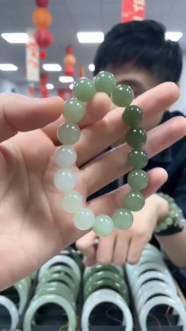 【闪购商品】和田玉手链未镶嵌湖水冻渐变卡12手串一条