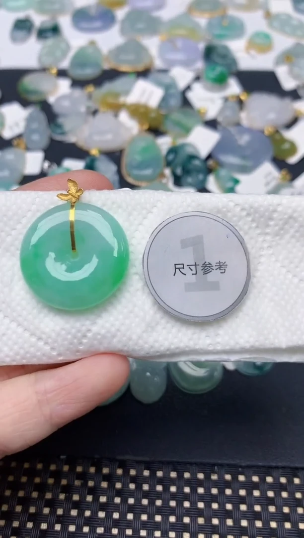 颈饰18K金镶嵌翡翠天然缅甸A货翡翠