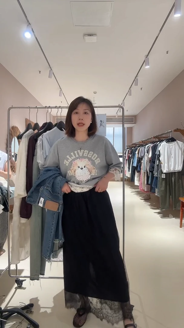 黑色半裙。。。。。。。。。。
