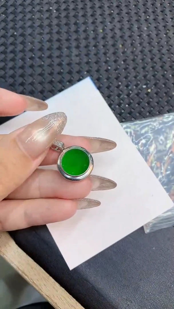 颈饰未镶嵌翡翠1