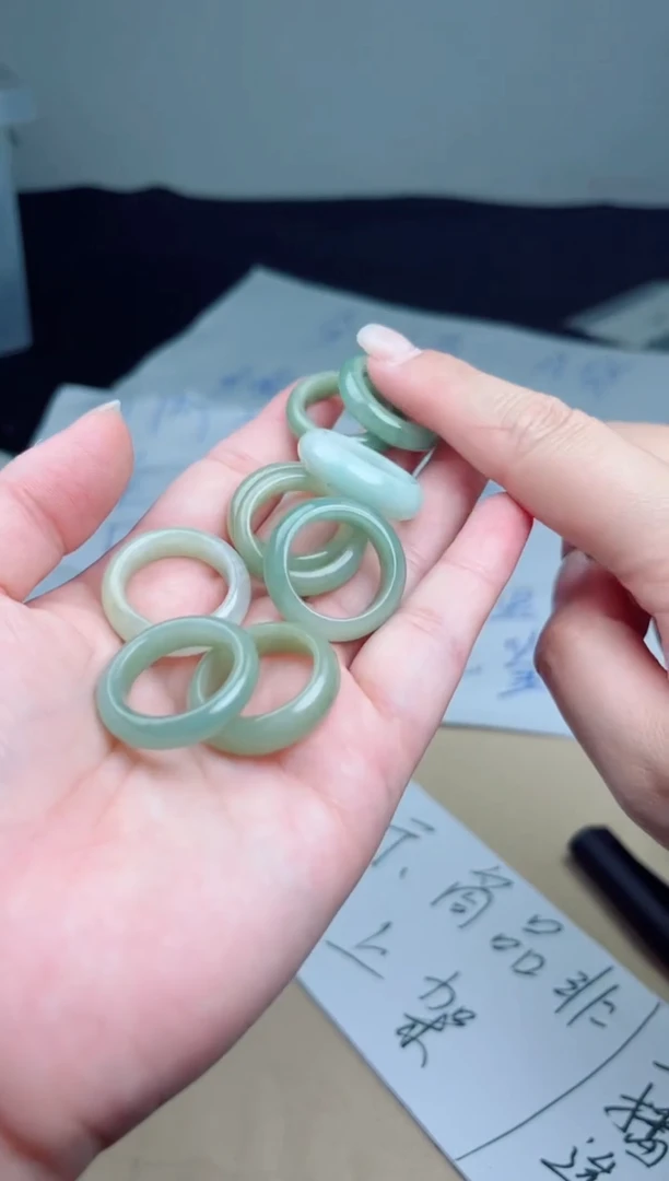 定制翡翠未镶嵌戒圈