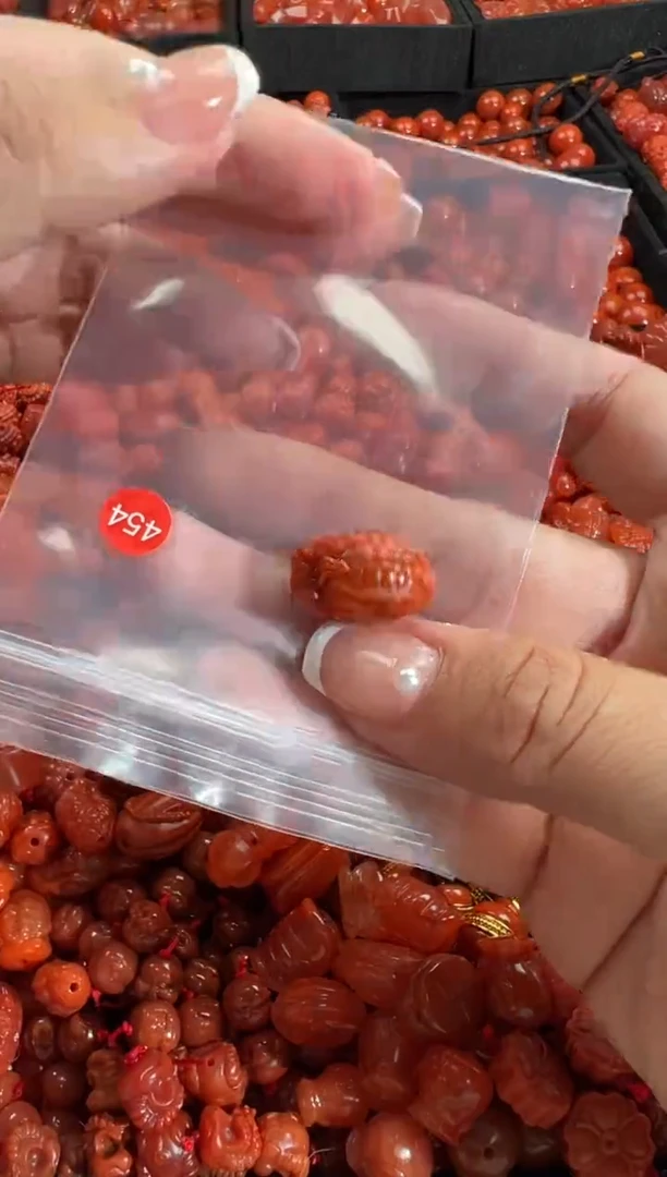南红玛瑙未镶嵌颈饰1
