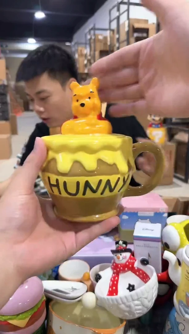 瓷片Q版维尼蜂蜜带盖杯