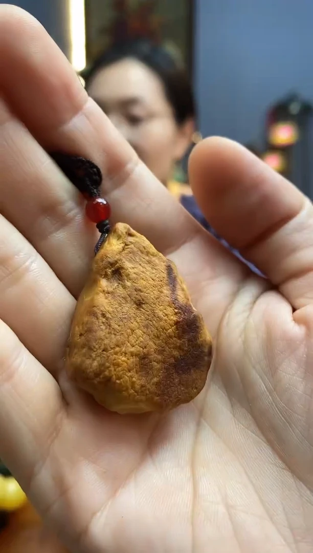 琥珀颈饰未镶嵌吊坠