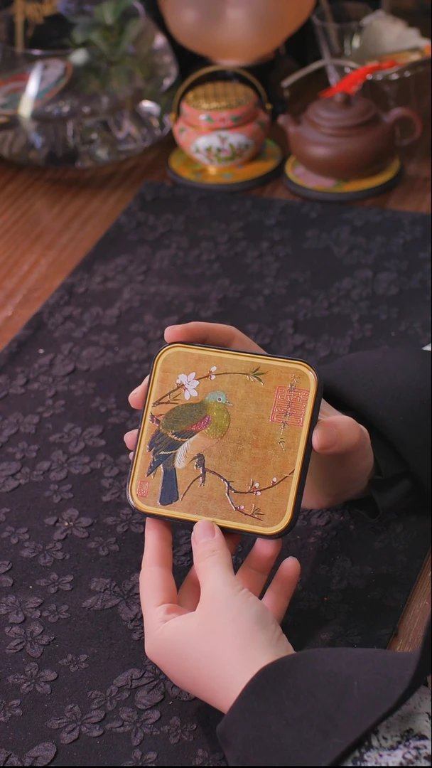 壹藏贰宝桃鸠图案杯垫一片