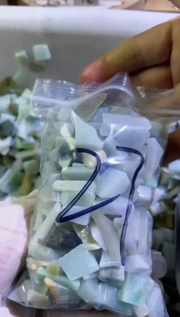 【闪购商品】翡翠颈饰未镶嵌天然翡翠边角小号500克27