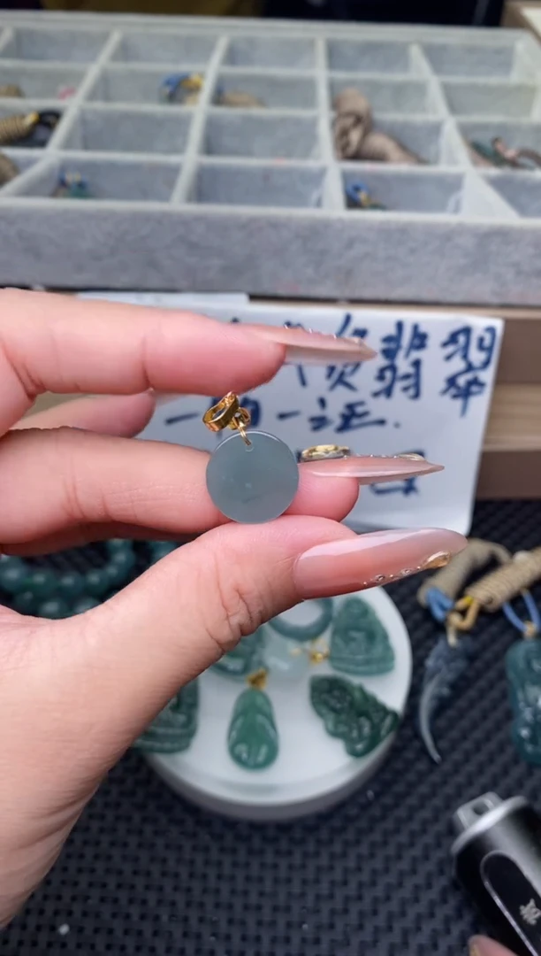 翡翠未镶嵌颈饰